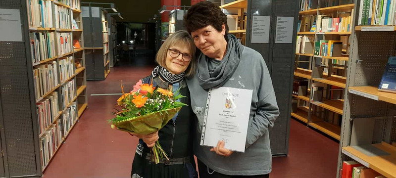 Elke Girke und Ines Weinelt nahmen gemeinsam den Umweltpreis der Stadt Dessau-Roßlau entgegen.